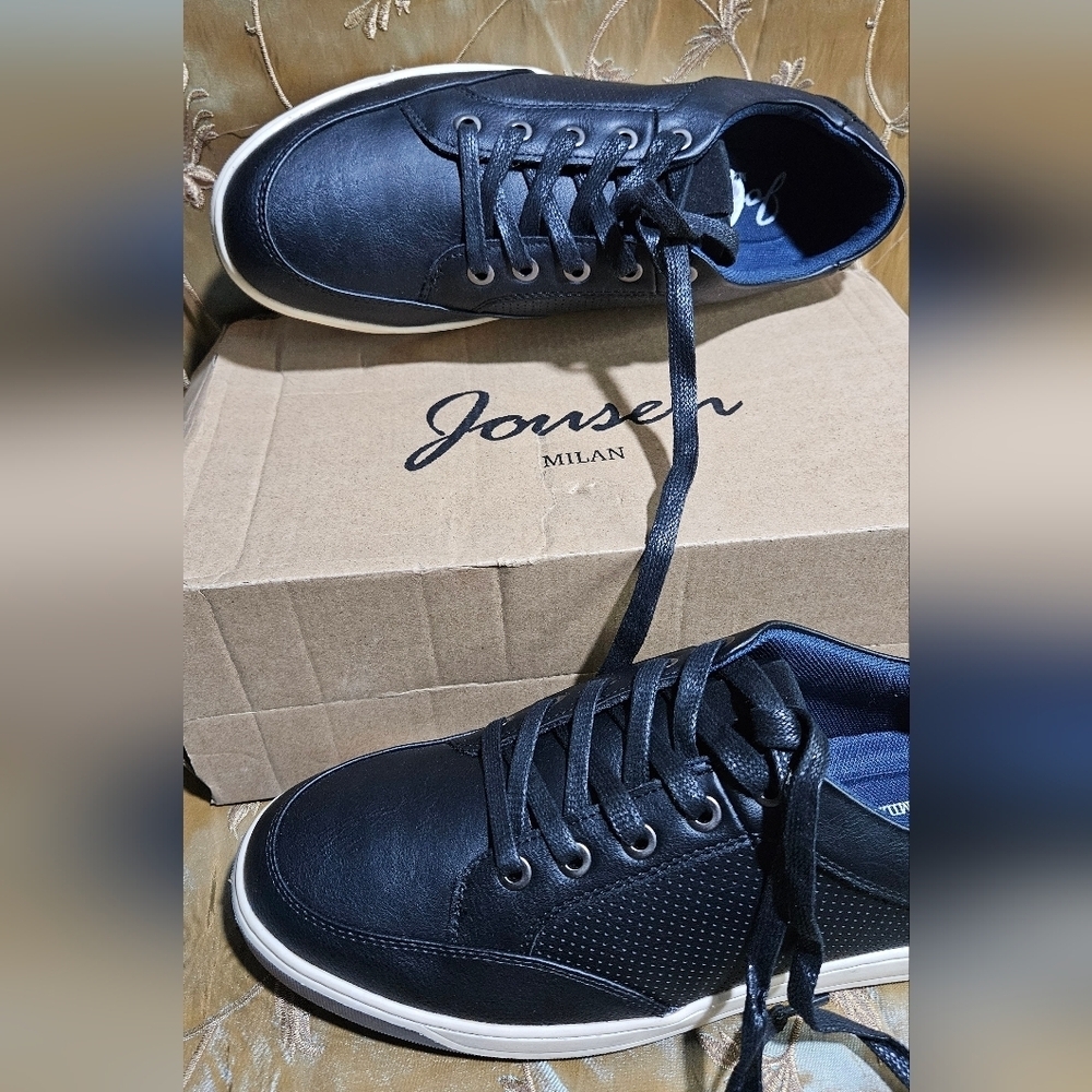 Men's Black Leather Casual Sneakers - Picture 5 of 17